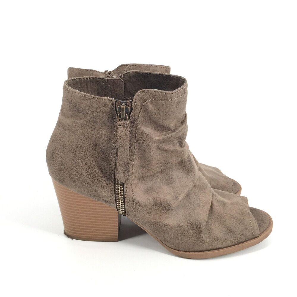 Francesca's Paden Peep Toe Ankle Boots Size 8.5 Distressed Brown Stacked Booties